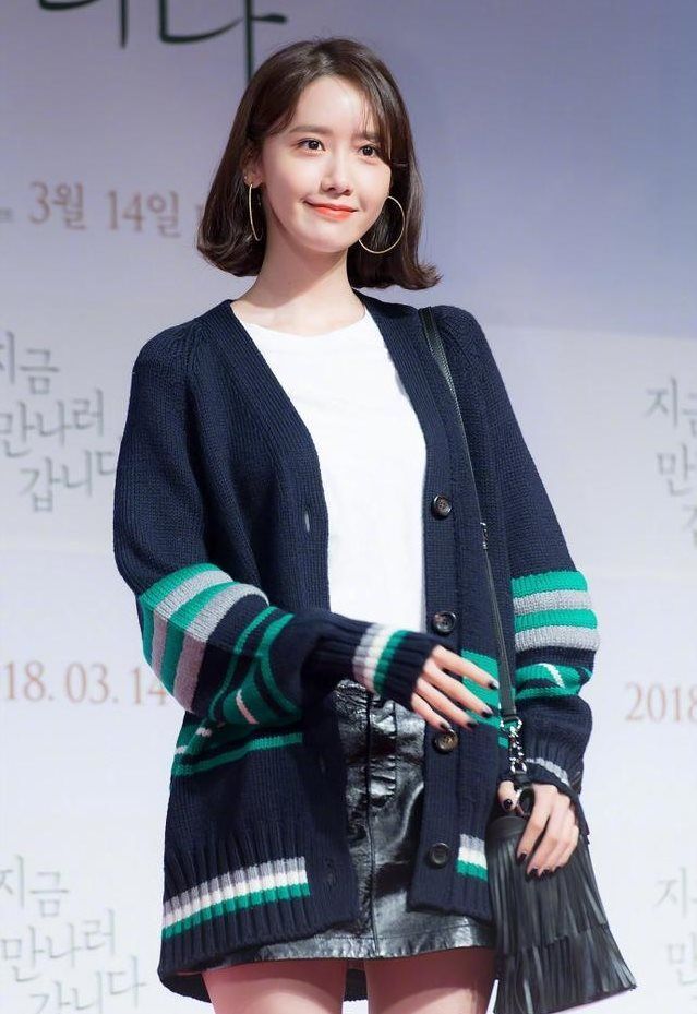 少女时代林允儿亮相活动,线衣太长,裙子看不见了,网友:腿漂亮