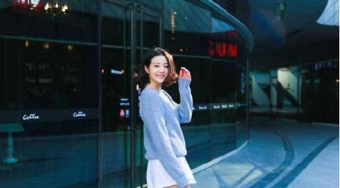 李溪芮穿超短裤，暴露了一双惊艳美腿，网友：屏幕都快装不下了！