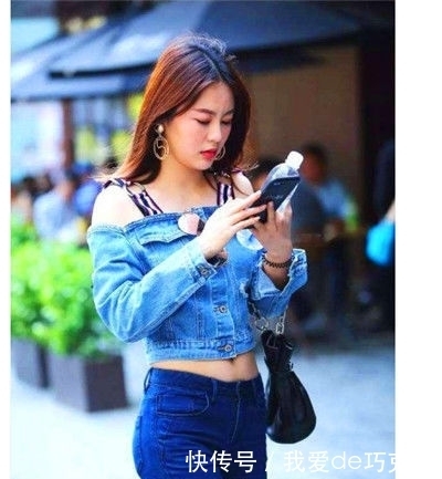 自带|街拍:微胖身材的小姐姐,走路自带气质,养眼又好看