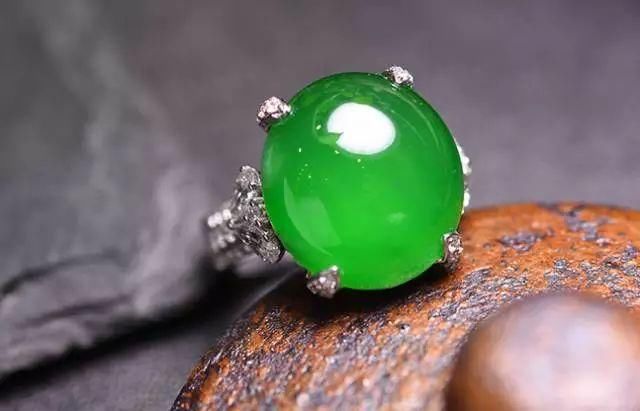 美得无与伦比!有一种美，叫翡翠镶嵌!