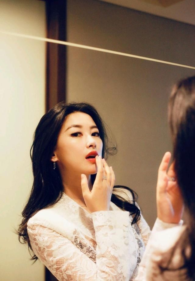 精英律师靳东感情线