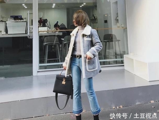  时髦■小脚裤配短靴不流行了，2020年流行这条“裤子”配短靴，保暖时髦