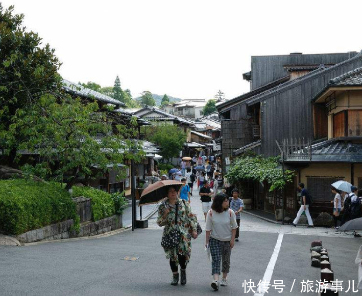 中国游客去日本旅游买买买，更过分却是穿着和服旅游！