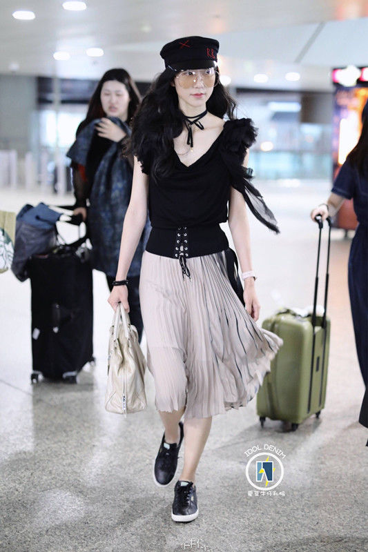 韩雪这身穿搭太好看了，气质脱俗，时尚感爆棚