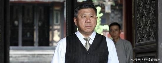 没什么:他没什么知名度,演技却是公认,从不跟公司签约,老婆身份很牛!