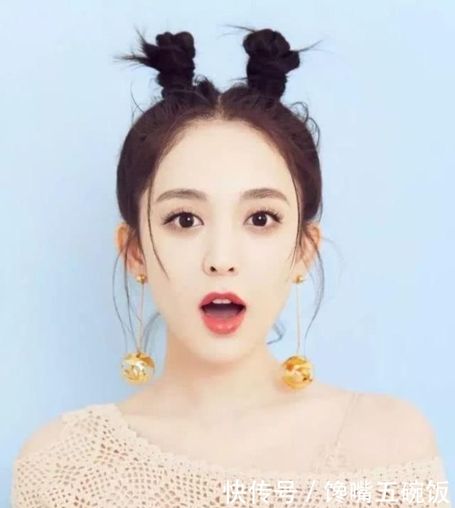  #高丸子#这个时候丸子头成了女孩们的首选 轻松搞定的慵懒发型