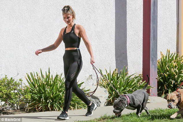 嫩模肖娜塞克斯顿一身运动装现身  这种身材穿什么都好看