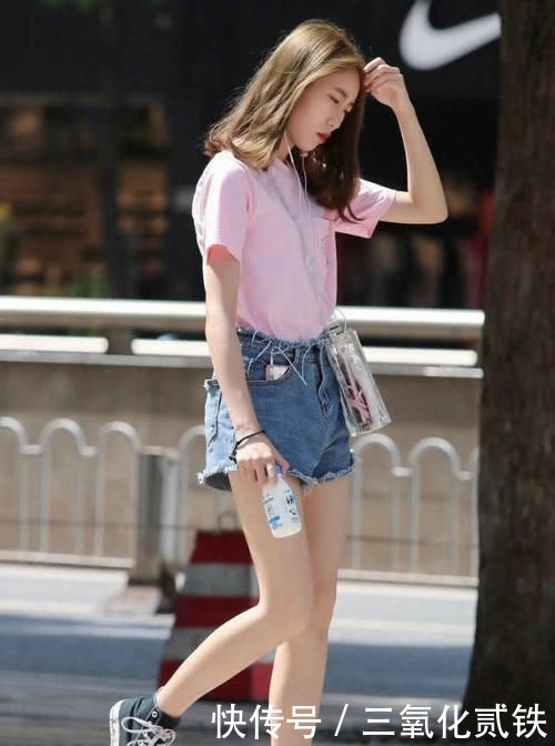  #性感#时尚街拍：短裤长腿美女，穿出性感好身材，美丽动人引人注目