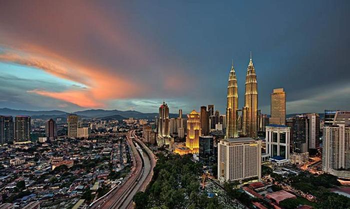 去马来西亚旅游,酒店屋顶有“神秘”的箭头,导游:最好别管