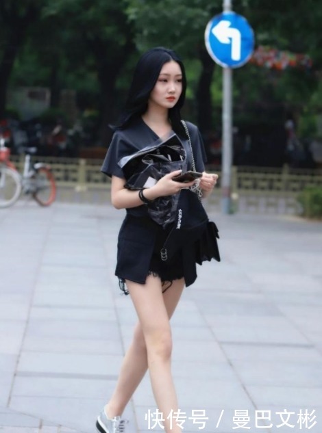 尽显|街拍美图:长相漂亮的小姐姐,精致的穿搭,尽显女神魅力!