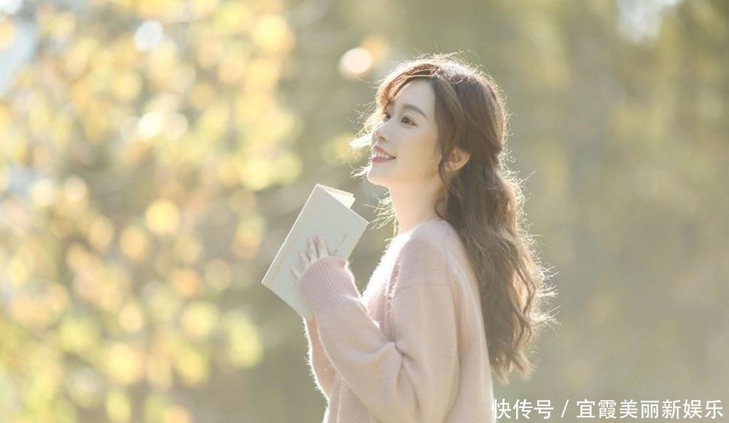  【写真】美女街拍：优雅知性美女丽质清爽写真