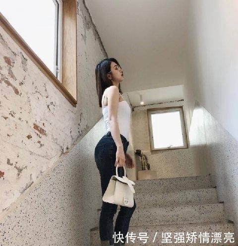 美女@穿出别样美感,尽显时尚潮女范,紧身牛仔裤美女展现女神身材