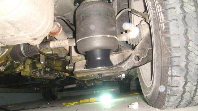 危及@维修师傅:车上这个零件要及时更换,别等到危及生命才重视!