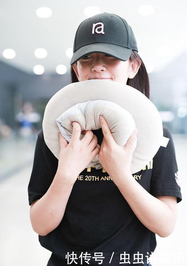 37岁谢娜现身机场，仅仅穿了一身休闲套装，就显瘦了这么多？