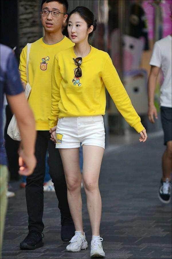 街拍:看了千万张街拍, 现在一看照片就知道美女在想什么!