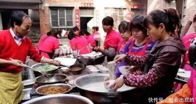  村子里|为何农民喜欢在家里办酒席不是因为穷，看完这3点酒知道