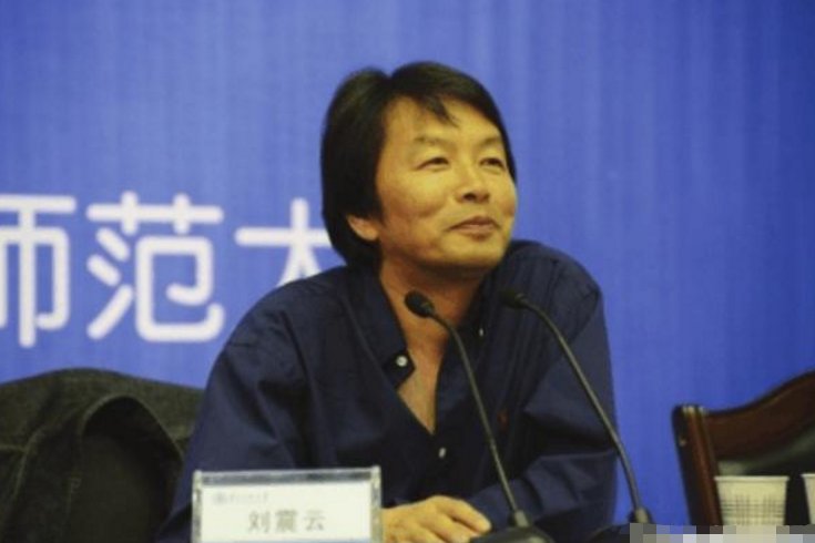 刘震云谎言被揭穿，铲屎官怒了，网友:跟冯小刚没区别