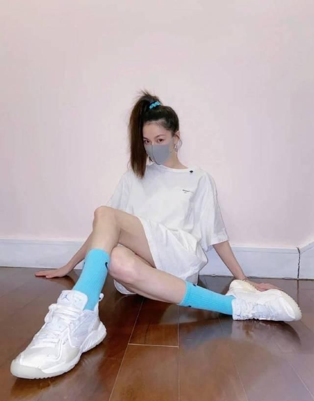  穿法：韩系减龄风，普通女孩的夏日T恤，要这样穿才不路人！