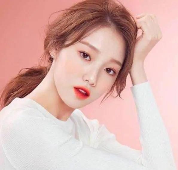  【整体给人】“留刘海”要过时了？2020最火的5款“露额头”发型，瘦脸又好看