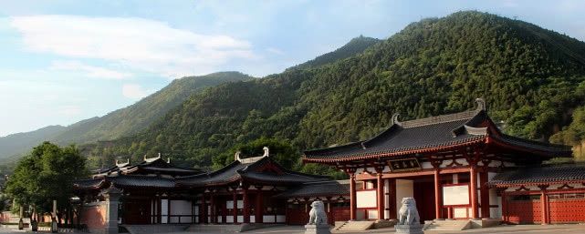 中国最不宜居的城市，不是北京不是上海，人均收入低房价却高