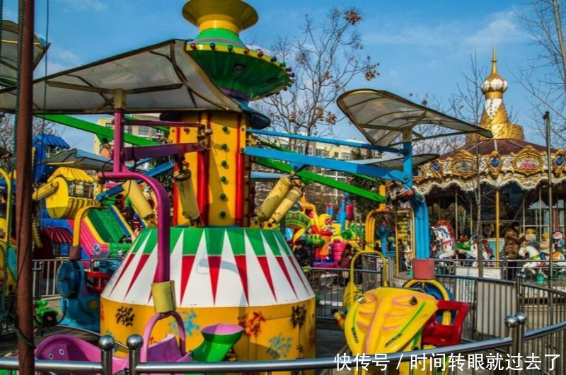 游客带西瓜进迪士尼，童话般美好的地方如今却遍地垃圾，不忍直视