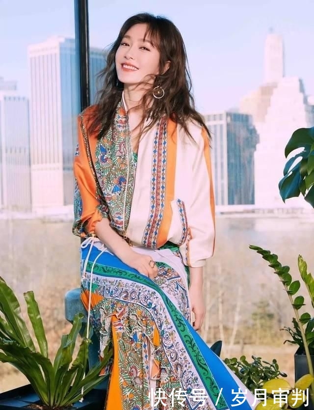 『春色』穿上印花,你比春色更撩人