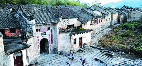 广东很发达除广深佛莞，其他地方穷的一逼，连湖南、江西都不如