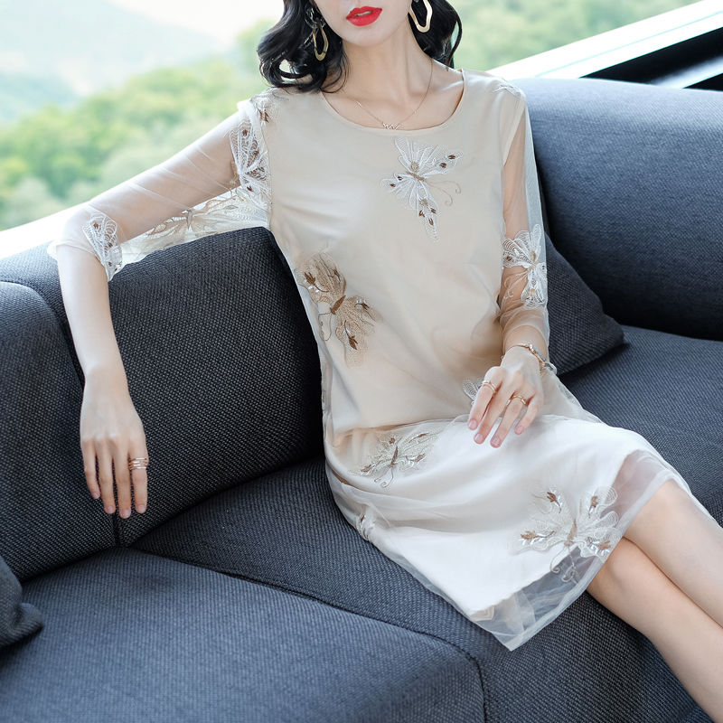 去年的打底裤扔了吧!今年巨流行这种秋裙，比旗袍还洋气，美翻了