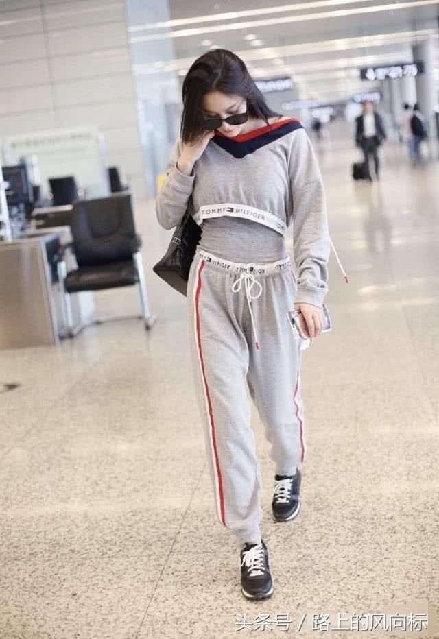 张馨予穿着西装霸气的御姐范，上半身好像穿倒了的裤子!