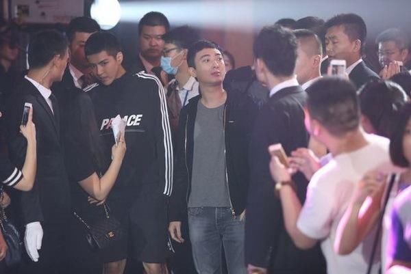 王思聪欠网友5万并且晒出证据石锤，而且上了贴吧热搜