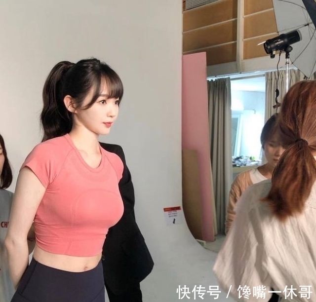  『适合』打底裤的贴身设计十分别致，适合各种身材