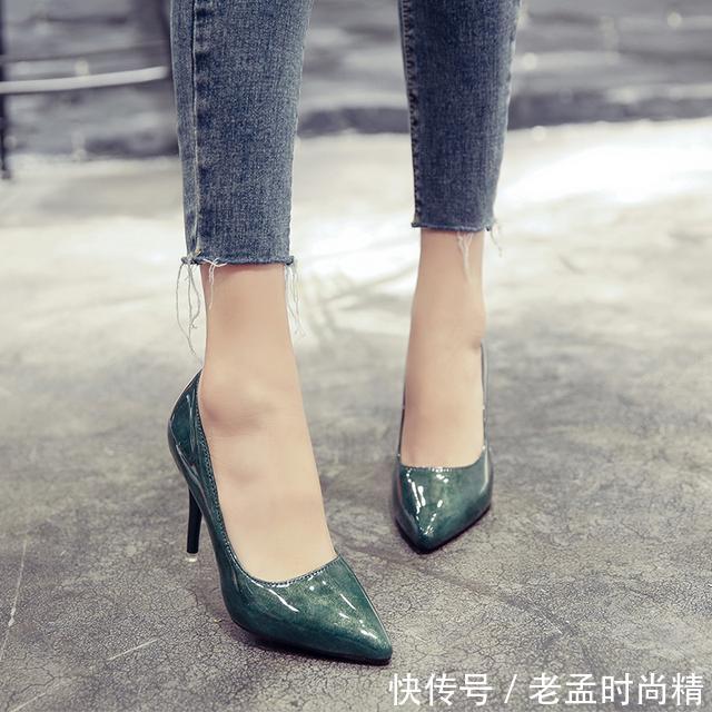  「OL」OL职业高跟鞋无需太高适中最好，尖头细跟轻松穿出气质女王范!