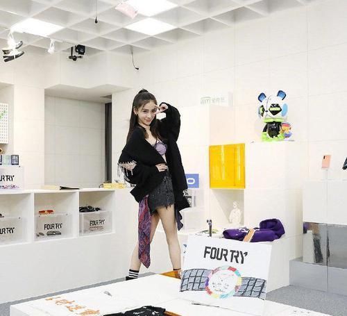 #女生#女生身高体重对照表,这个年“美了”还是“胖了”,看它就有数了