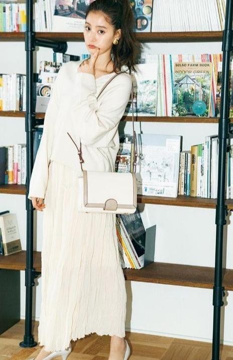  #女人#女人的穿搭，不仅需要清新淡雅的春日之美，还要为自己增加好感度