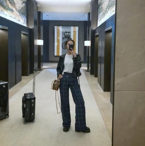 男友衫这么宽松都没遮住宋妍霏的好身材，网友：这才是真材实料！