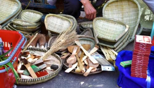 来云南逛墨江集市是个不错的选择，游客表示食材丰富，有的却不敢