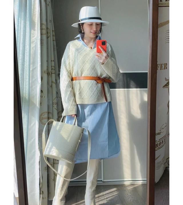  #气质#女人过了三十岁,尽量别穿迷你裙,换上及踝裙吧,更加优雅显气质