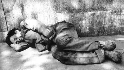  排队■被藏40年的春运偷拍照：那一年，我排队到通宵，那一年…