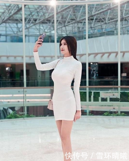 气质:美女街拍:打扮时尚的小姐姐,显露出了性感的身材,还很有气质!