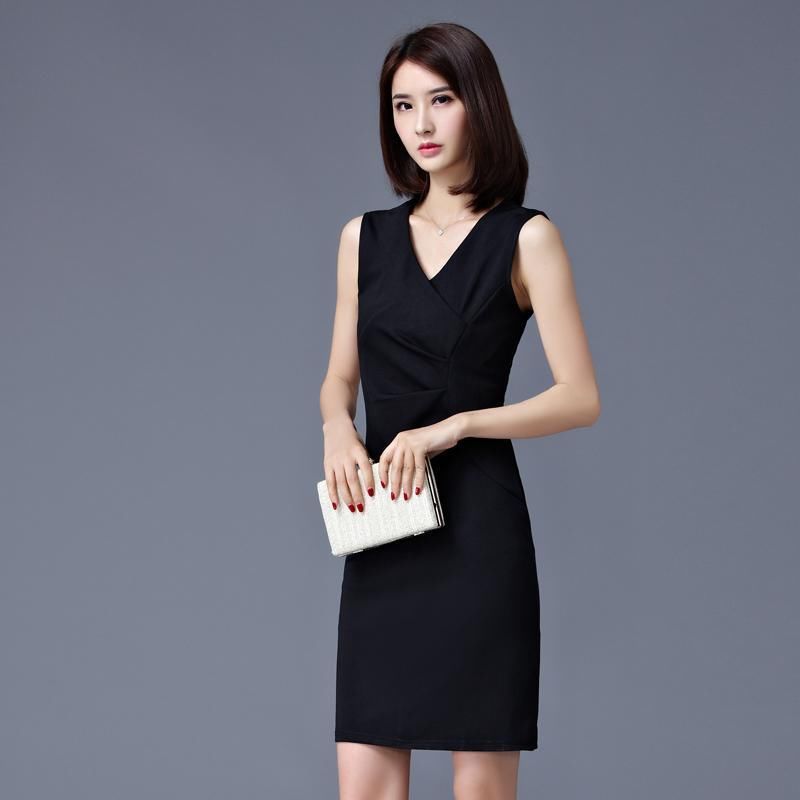 选择修身的包臀裙，不仅身材完美体现，时尚优雅，气质也不在话下