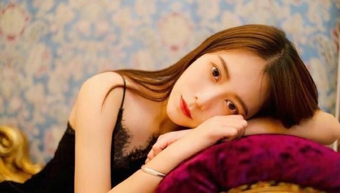 极品吊带睡衣美女慵懒性感写真图片