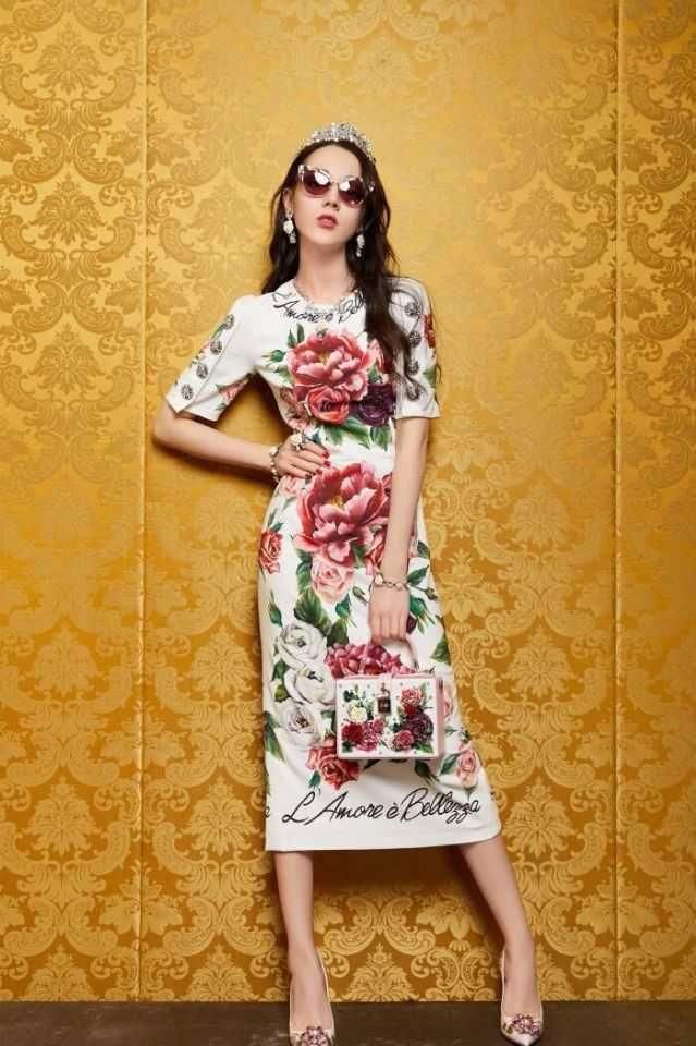 迪丽热巴穿白色T恤玩转下衣失踪，头顶小黄鸭可爱感爆棚！