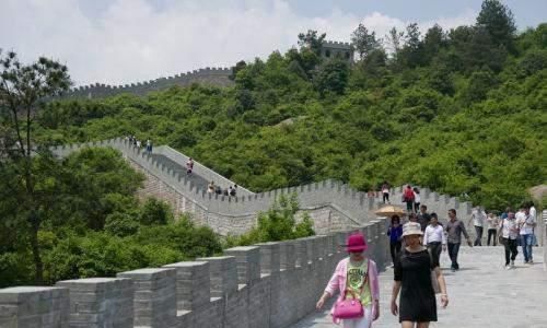 我国南方现“山寨长城” 门票50元, 吸引大量游客!