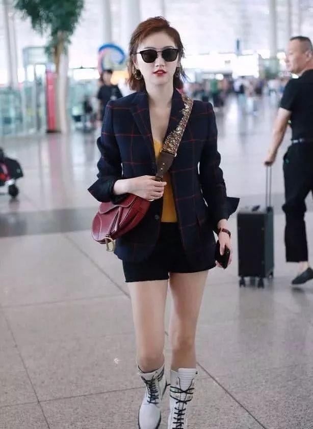 浪费时间！景甜穿双鞋子，需要半个小时，想撞鞋都难！