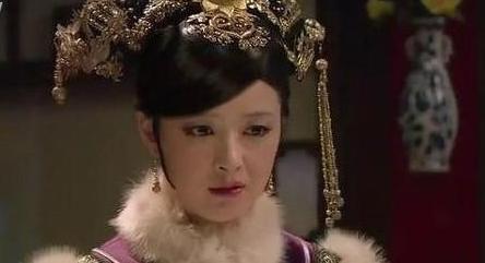 《甄嬛传》中留了刘海的各位“娘娘”，华妃皇后变软萌，只有她美