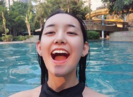 鞠婧祎卸妆后打82分，张雪迎卸妆后打96分，她打满分都嫌少！