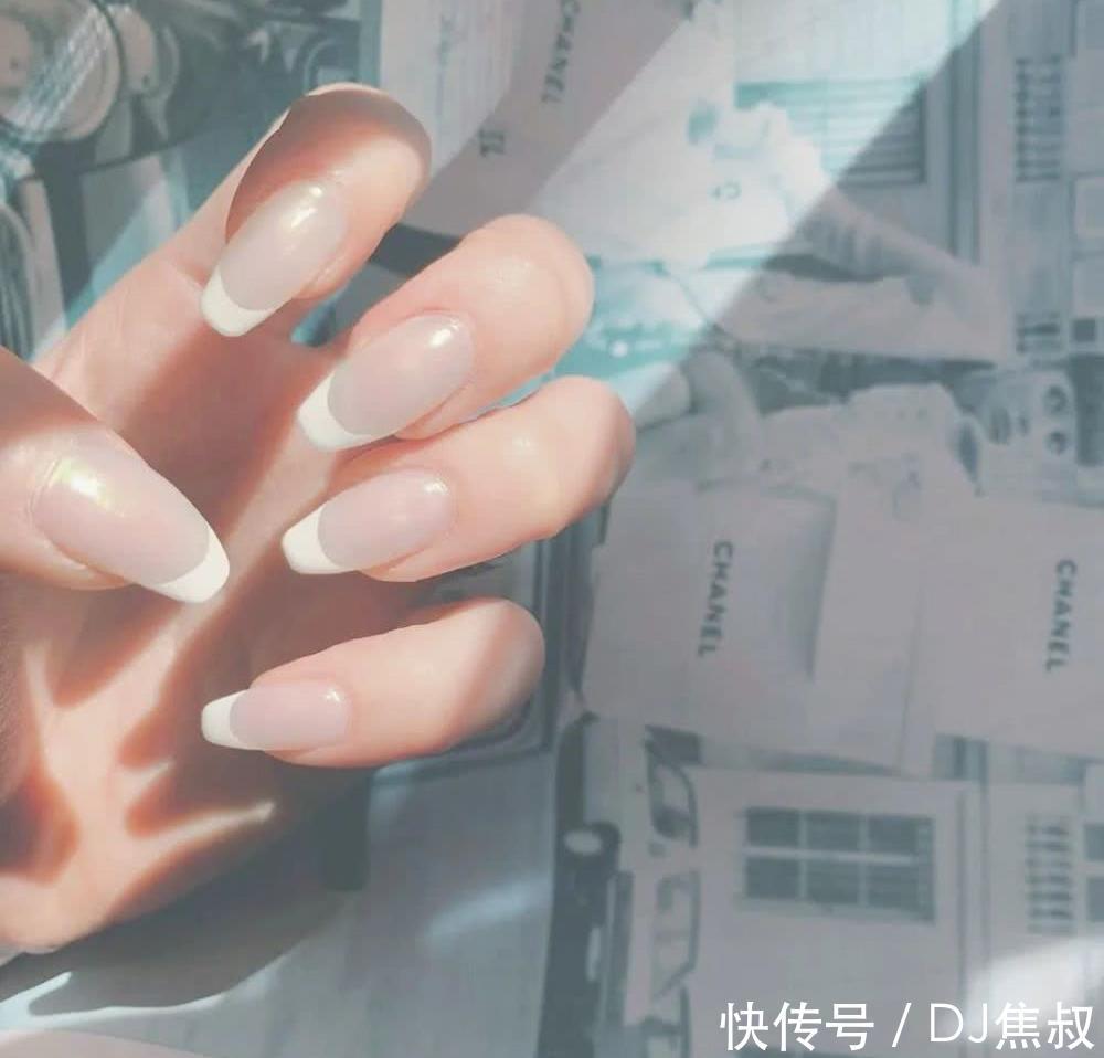 『闺蜜』做一次极光色美甲吧!闺蜜吵着让我陪她去做