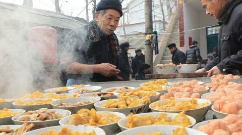  【酒席】吃大餐也不积极？农村办酒席，农民为啥只随礼，人却不