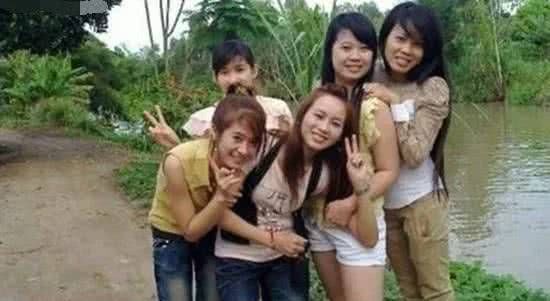 越南女孩来广西打工砍甘蔗，想嫁给中国男人，为何却无人敢娶?