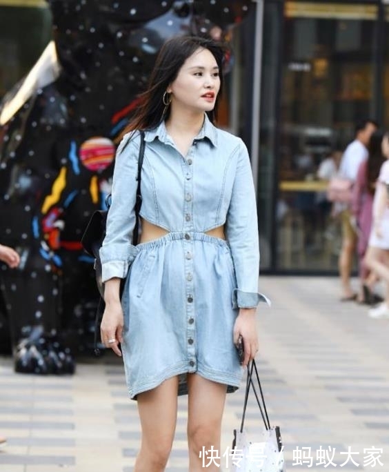 皮草:街拍美女:时尚魅力的小姐姐,简约不简单的穿搭,尽显女神范儿!